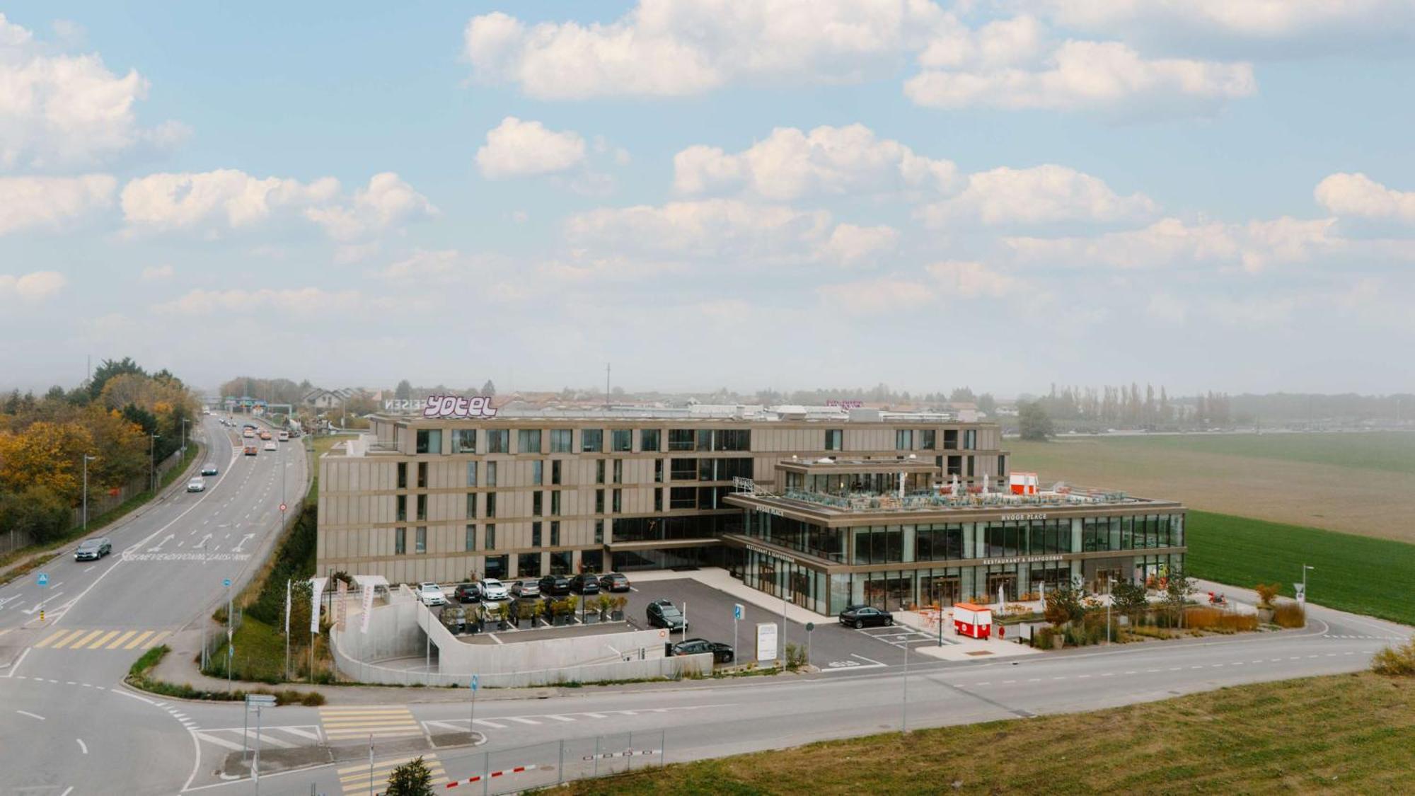 Yotel Geneva 4*